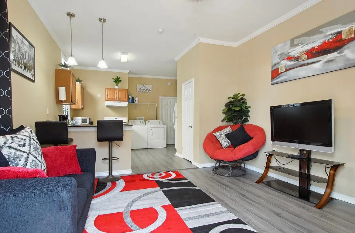 1 bed, 1.5 bath, 550 sqft, $1,800 — Photo 1