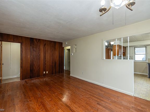 4th image of 382 E 232nd St
