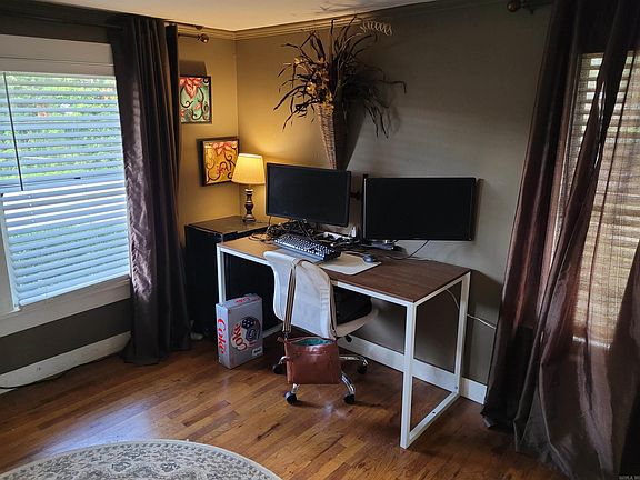 4th image of 202 Matthews St