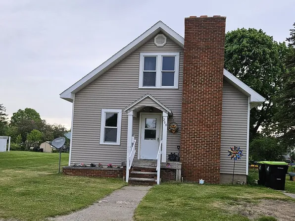 208 W Avenue C, Newberry, MI 49868