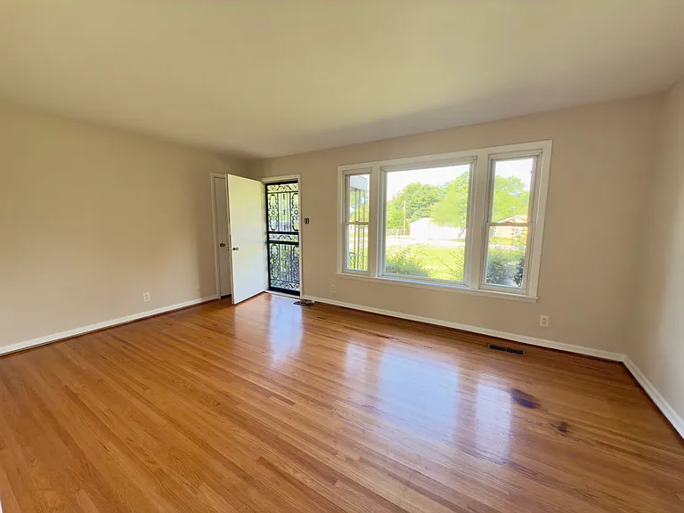 222 Yorktown Rd — Photo 11