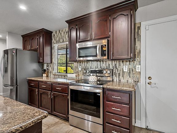 3rd image of 857 Foothill Drive