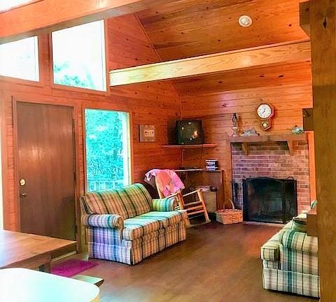 4th image of 60 Ashley Ln
