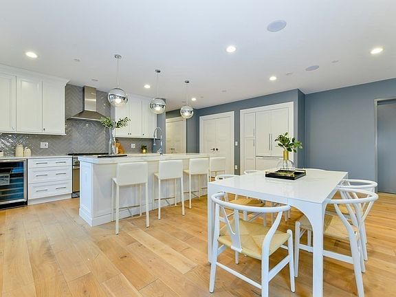 5th image of 510-512 Dorchester Ave #4R