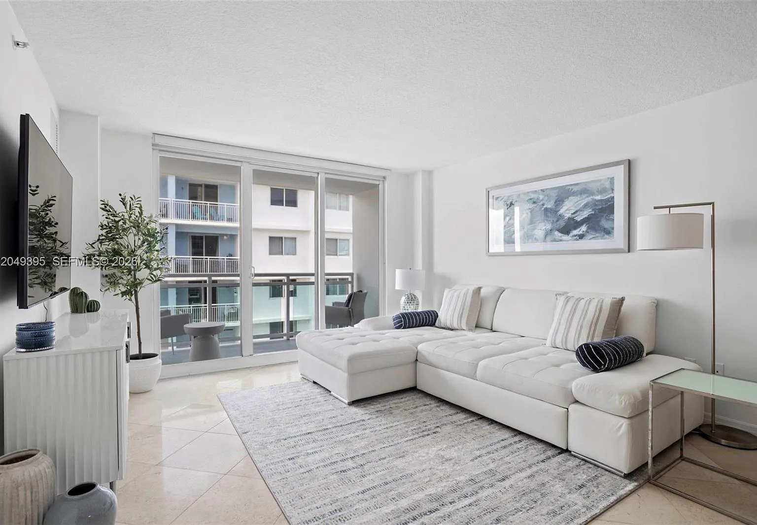 The Collins Condo — Photo 4