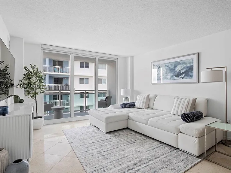 6917 Collins Ave #1512 — Photo 4