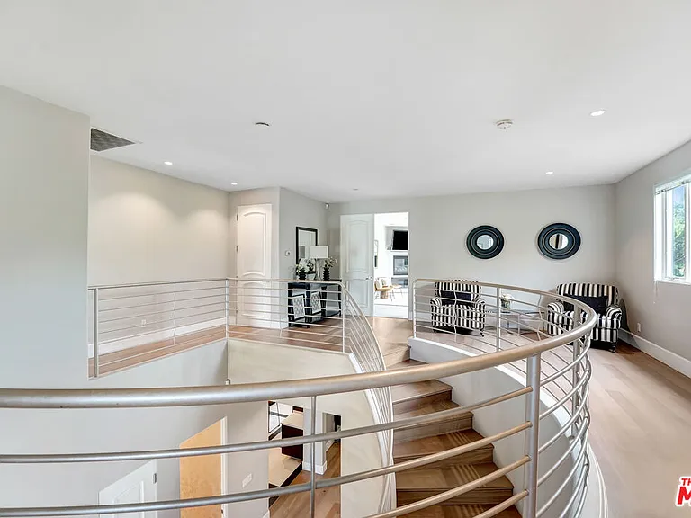 841 N Crescent Heights Blvd — Photo 12