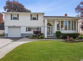 14 Jody Ln, Plainview, NY 11803