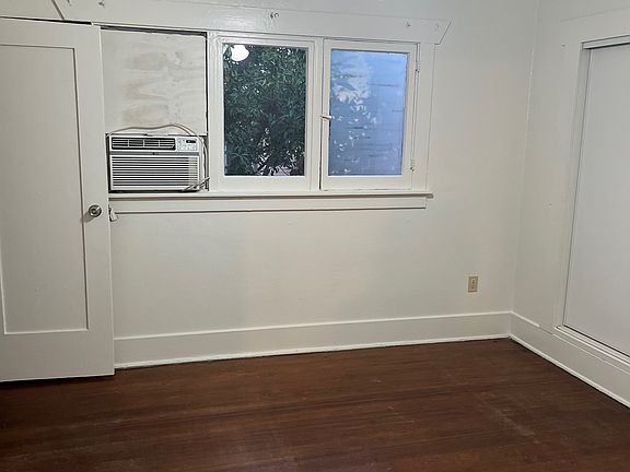 3rd image of 1056 E Villa St #1