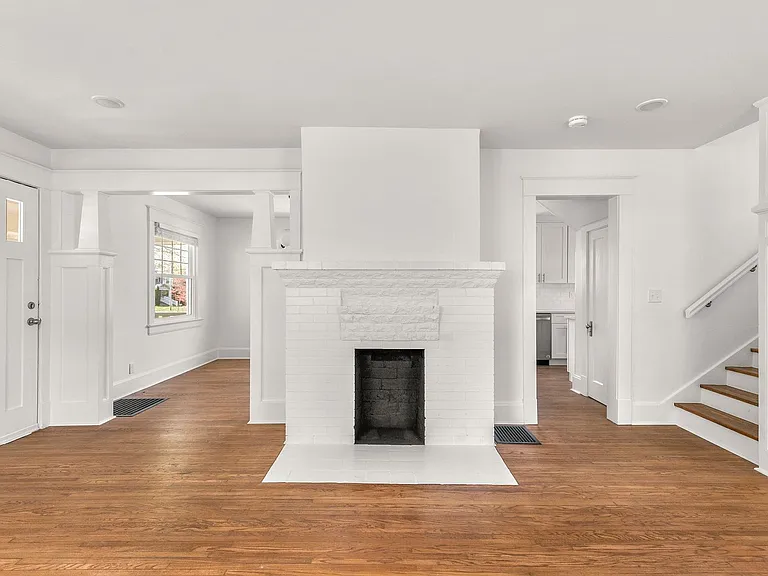 617 E Delmar St — Photo 8