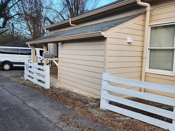 3rd image of 200 Cave Spring St SW