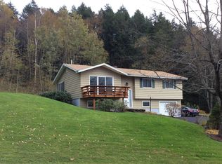 28 Maple Dr, Cheshire, MA 01225