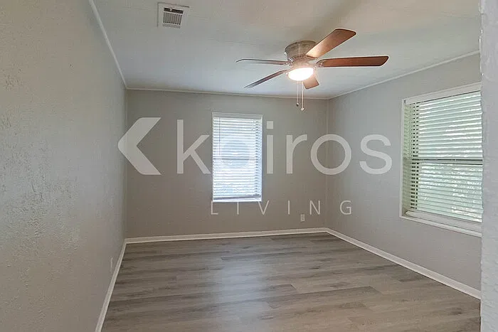 111 Evelyn St — Photo 16