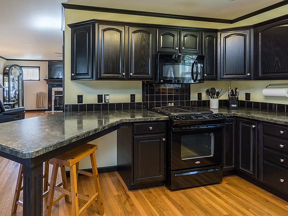 3rd image of 15543 Royal Oak Dr