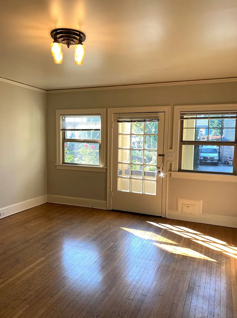 Spanish-Style Apartment Close to Belmont/Laurelhurst Located on Famous Peacock Lane! Loaded with ... — Photo 4