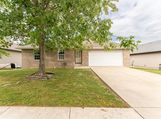 887 E Sparrow Rd, Nixa, MO 65714