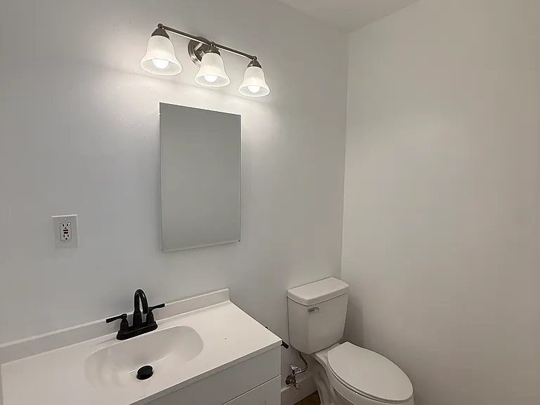 14254 Burbank Blvd #8 — Photo 10