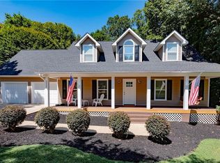 2220 Westover Rd, Hickory, NC 28602