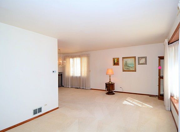 3rd image of 9010 Natoma Ave