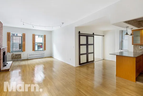 Sold by Mdrn Residential | media 11