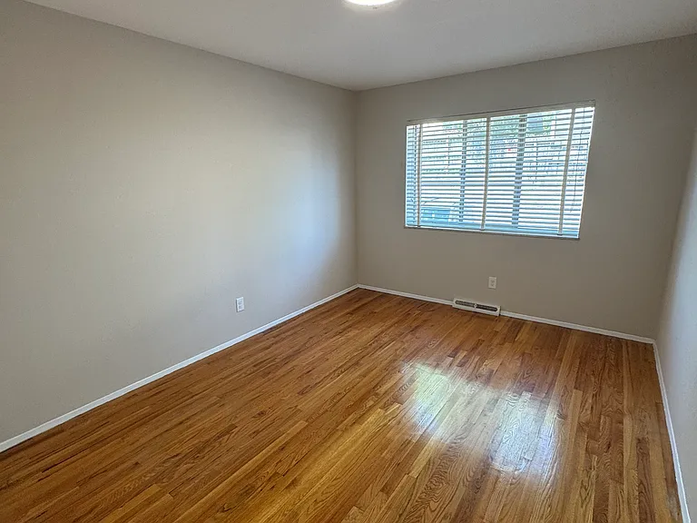 2621 Roseland Ter — Photo 9