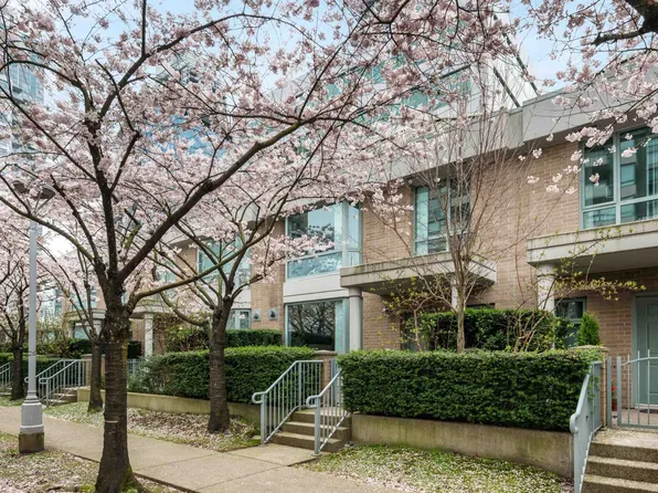 1889 Rosser Ave #Townhouse 4, Burnaby, BC V5C 6R4