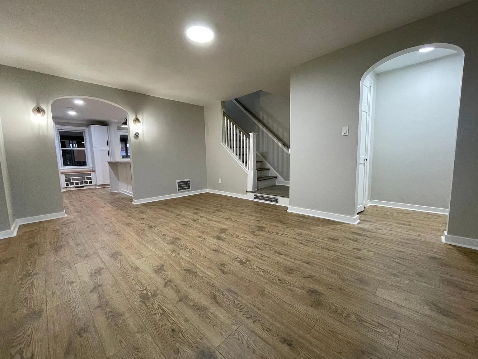 3 bed, 1.5 bath, 1224 sqft, $2,100 — Photo 2
