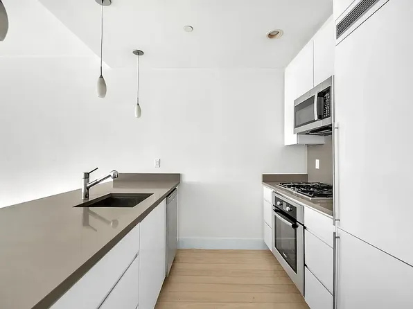 109 Gold St APT 3D, Brooklyn, NY 11201