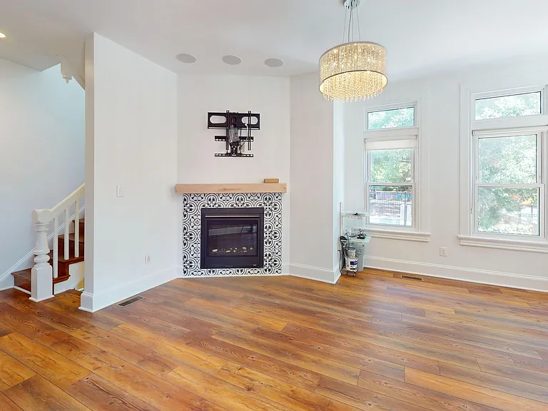 201 Morgan St NW — Photo 8