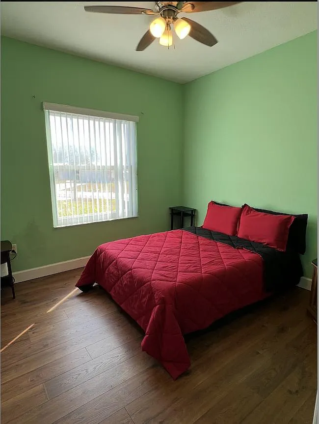 4 bed, 2.0 bath, 2200 sqft, $888 — Photo 1