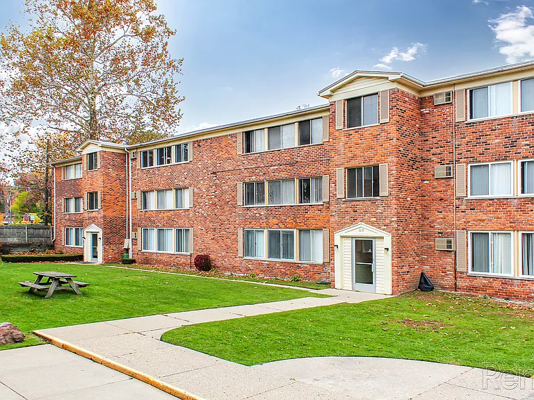 Wagon Wheel Apartments — Photo 32