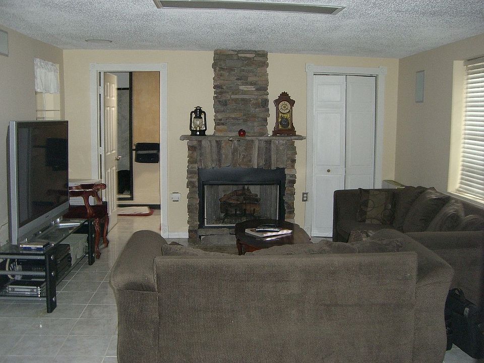 2nd image of 1525 W Verde Ln