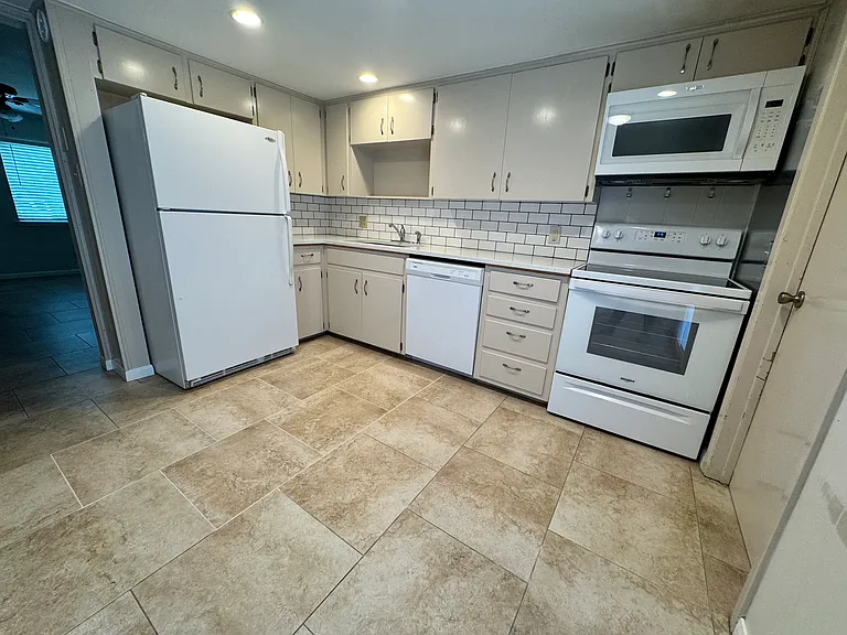 3214 Crosscreek Dr #103 — Photo 7