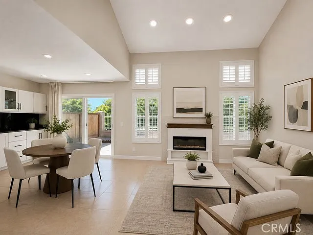 3 bed, 2.5 bath, 1508 sqft, $4,200 — Photo 3