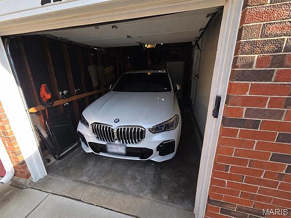 3rd image of 2130 Canterbury Dr