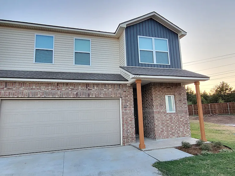 2215 W 31st Pl — Photo 3