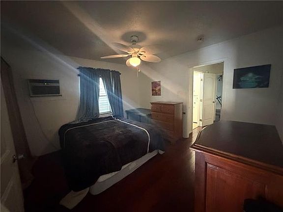 5th image of 429 Pelican Ave