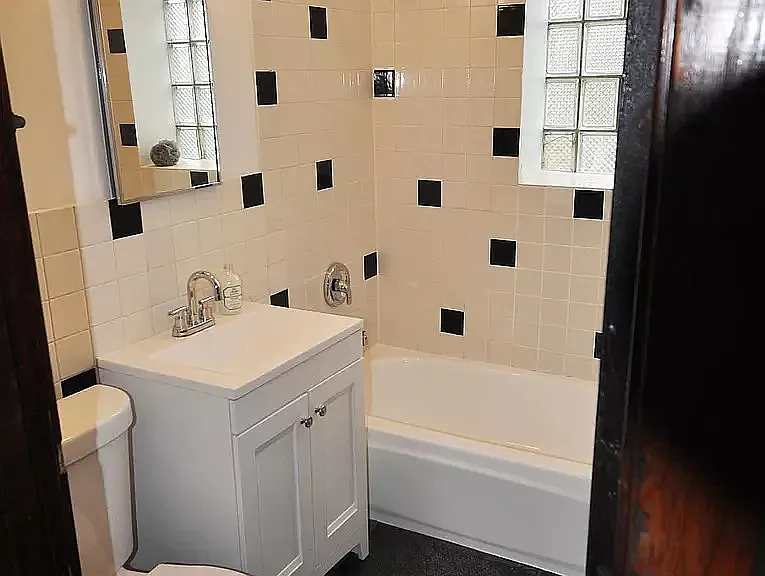 912 N Richmond St #1R — Photo 4