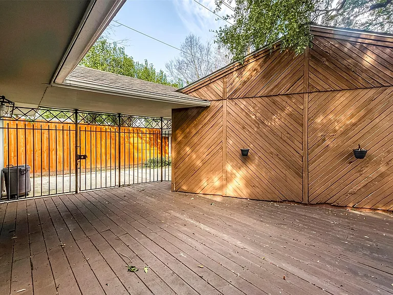 7810 Locke Ln — Photo 3
