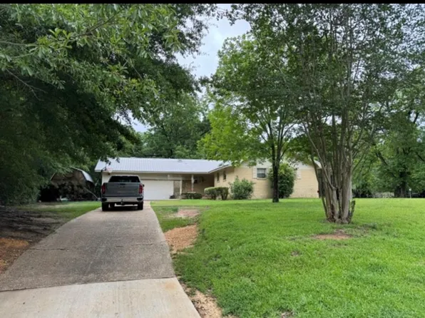 705 Dogwood Trl, Dothan, AL 36301
