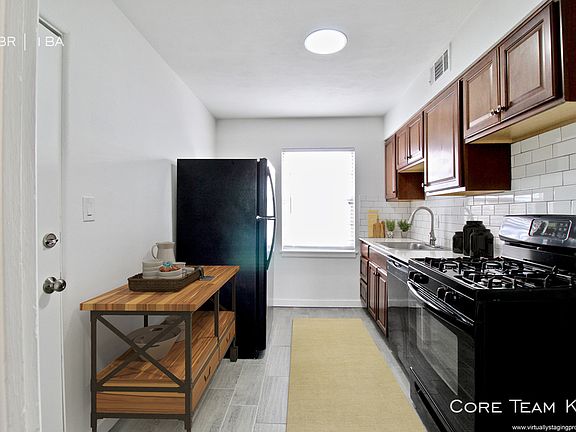 4th image of 1015 W 41st Pl #1015