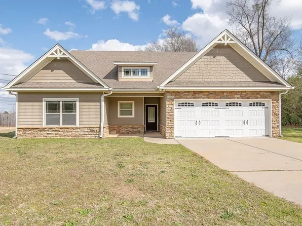 127 McLendon Rd, Fort Mitchell, AL 36856