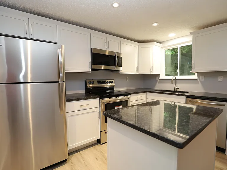 1232 E Henry Clay Ave — Photo 3