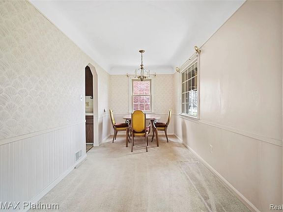 4th image of 9023 Becker Ave