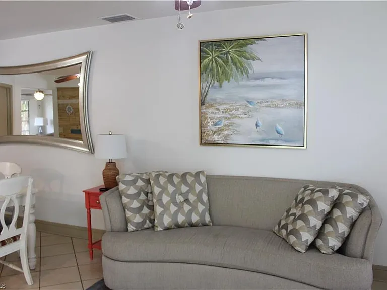 1025 NE Van Loon Ln — Photo 15