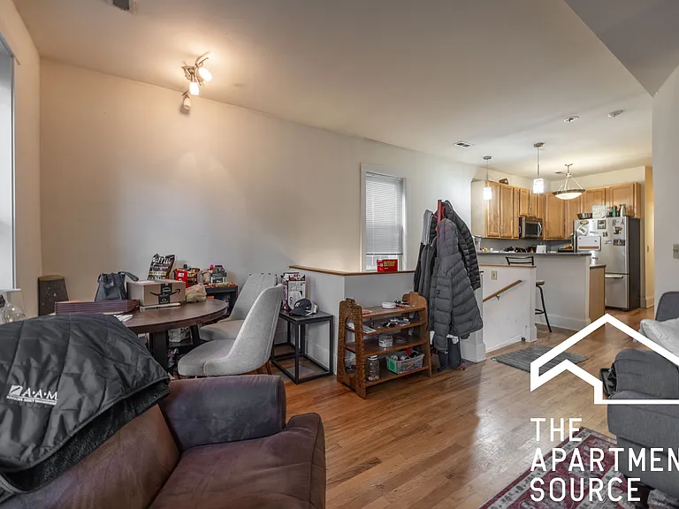 1935 N Wood St #2 — Photo 3