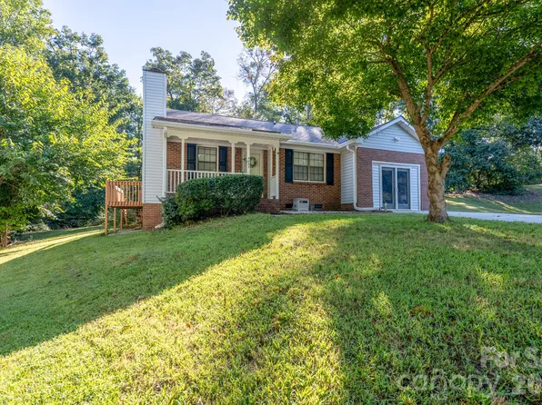 5805 Woodrock Ct, Charlotte, NC 28214