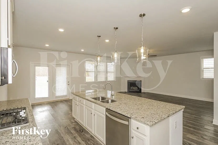 5 bed, 4.0 bath, 3310 sqft, $3,575 — Photo 4