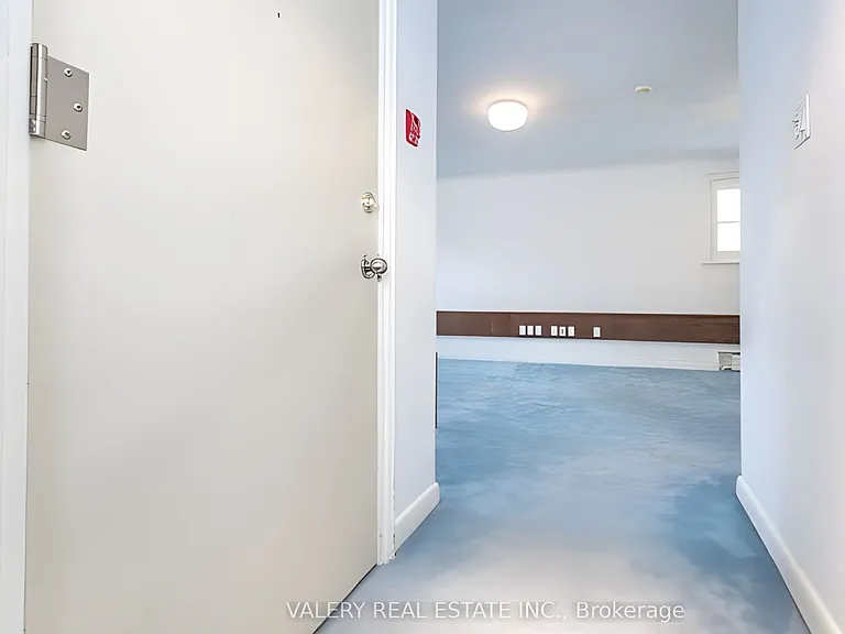 47 Ranleigh Ave #201 — Photo 2