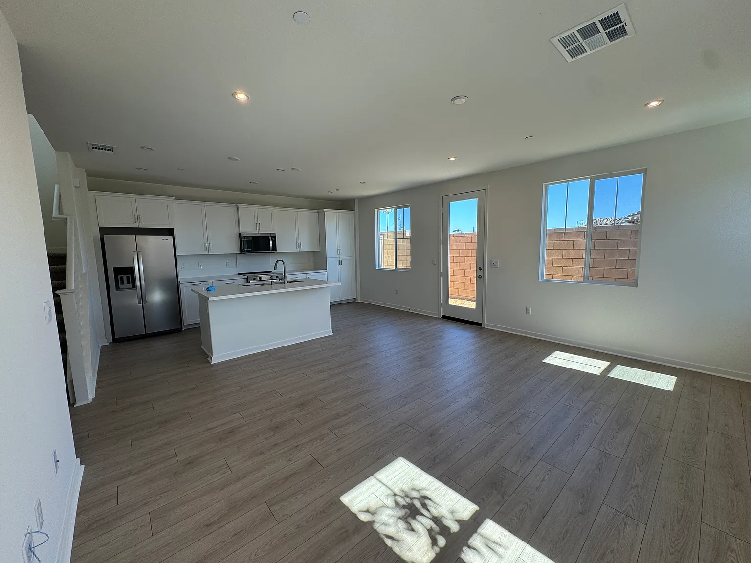 3 bed, 1650 sqft, $3,600 — Photo 2